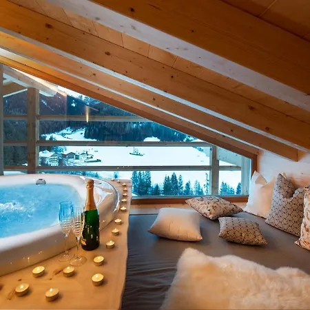 Unterkantiolerhof Farm stay Funes (Bolzano)