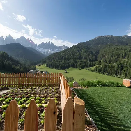 Unterkantiolerhof * فونيس